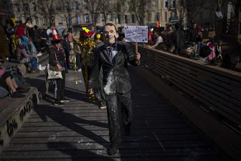 AP PHOTOS: Marseille carnival melds resistance with revelry